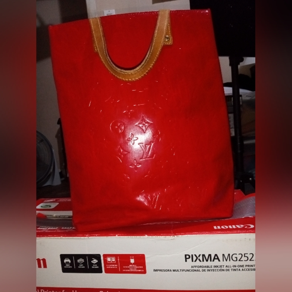 Louis Vuitton vernis Hot Red bag
